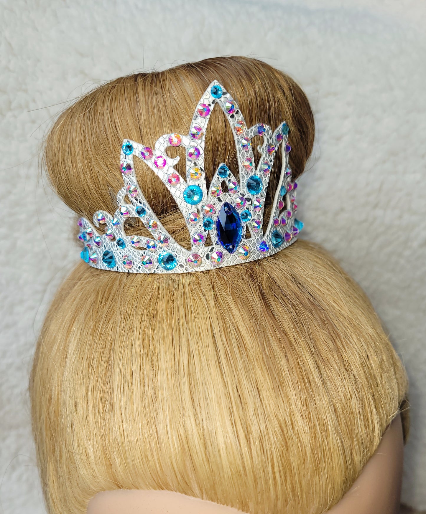 Gymnastique Rythmique - Couronne à chignon argent - "Royal" - Strass bleu ciel et cristal AB